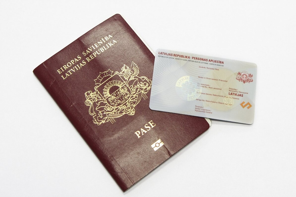Pases un ID kartes izgatavošana no nākamā gada – par 10 eiro dārgāka; maksu cels arī 2026. gadā