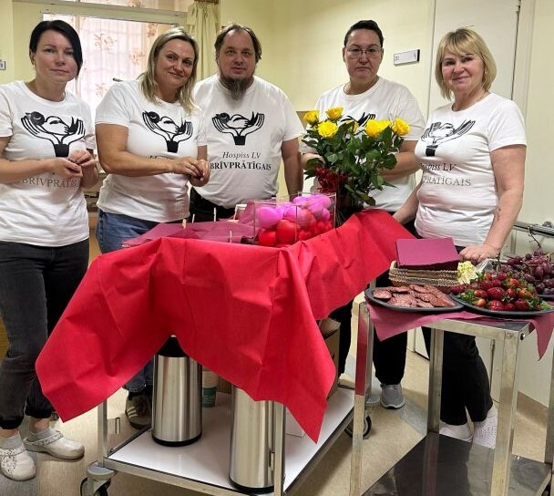 Bauskas slimnīcas stacionāra pacientus apmeklē Hospiss LV brīvprātīgie