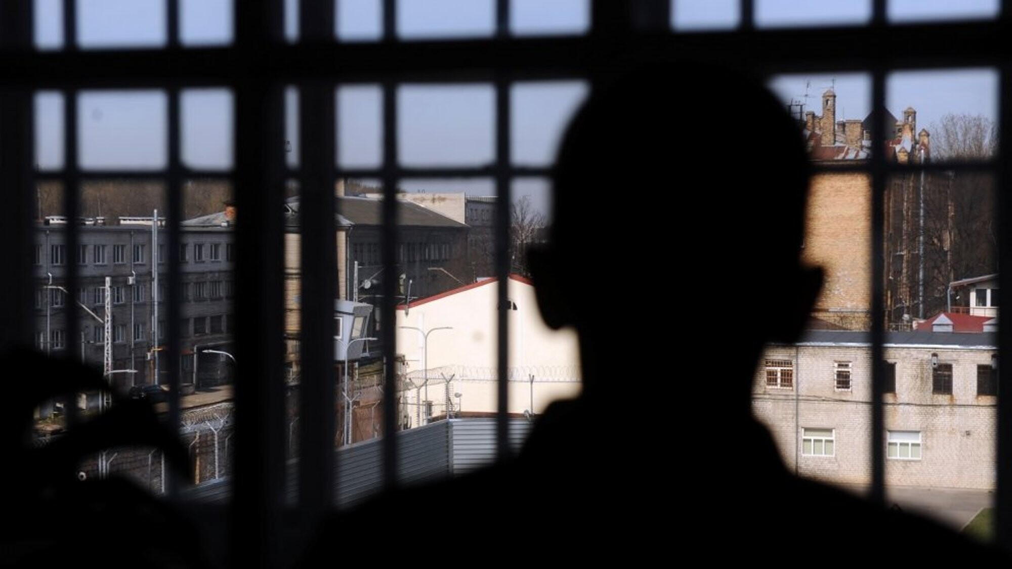 Bijušajam NMPD mediķim piespriež cietumsodu par palīdzības nesniegšanu sievietei, kura vēlāk nomira