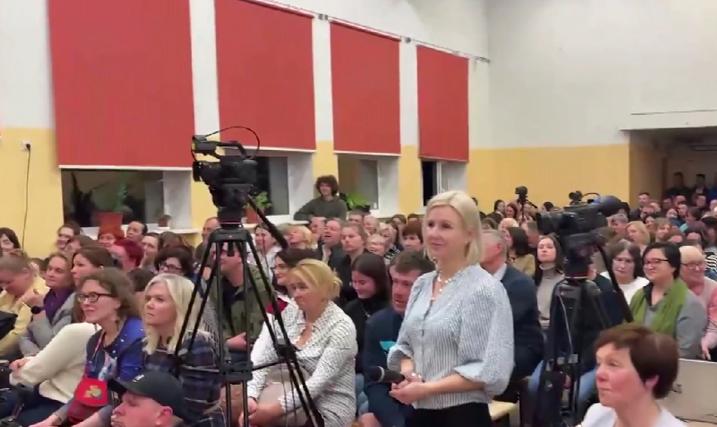 Elejas iedzīvotāji, skolēnu vecāki un skolotāji apvieno spēkus cīņā pret vidusskolas slēgšanu
