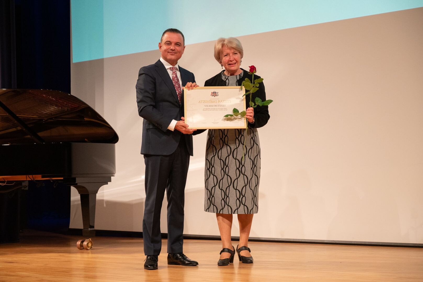 Vilma Butule saņem Veselības ministrijas Atzinības rakstu