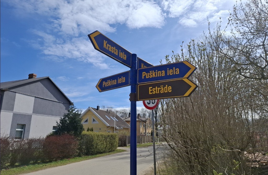 Puškina ielu Iecavā pārdēvē par Estrādes ielu