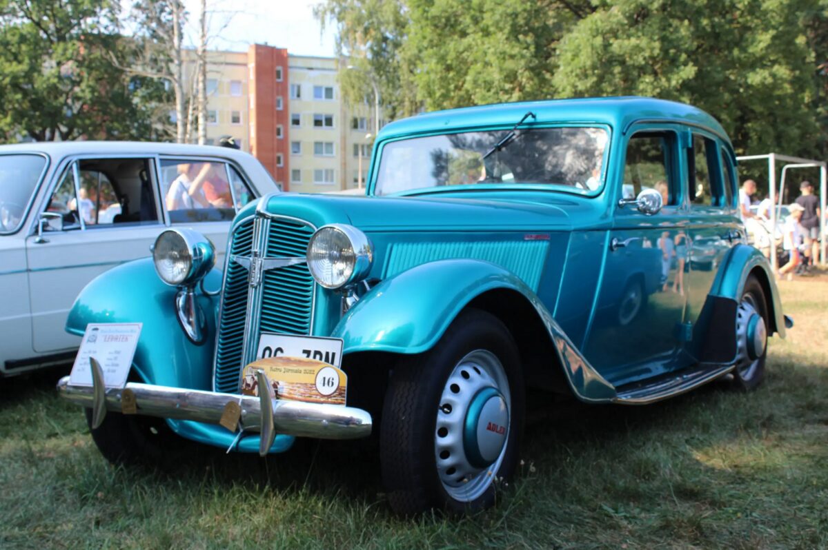Aicina pieteikties AUTO‑MOTO retro parādes braucienam Vecumniekos