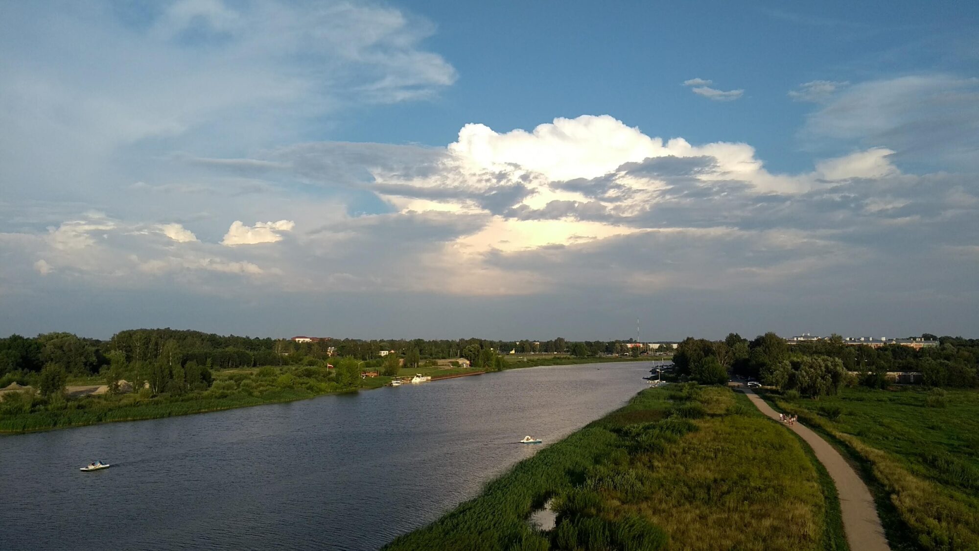 Dzeltenais brīdinājums – Latvijas austrumos gaidāms stiprs lietus un krusa