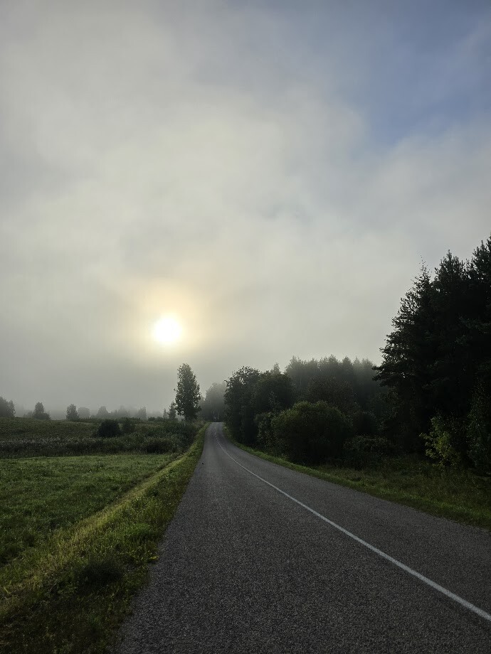 Piektdien daudzviet gaidāms īslaicīgs lietus, iespējams arī negaiss