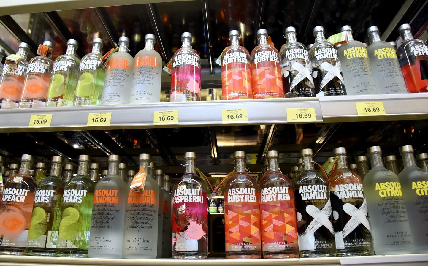 Vāc parakstus par iepriekšējās alkoholisko dzērienu tirdzniecības kārtības atjaunošanu