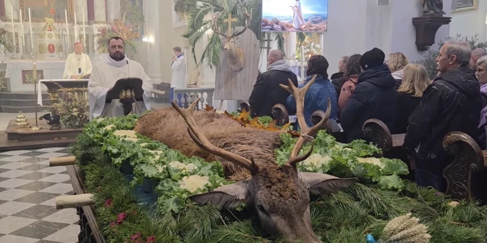Sociālos tīklus “uzspridzina” svētā Huberta svētki Skaistkalnes katoļu baznīcā