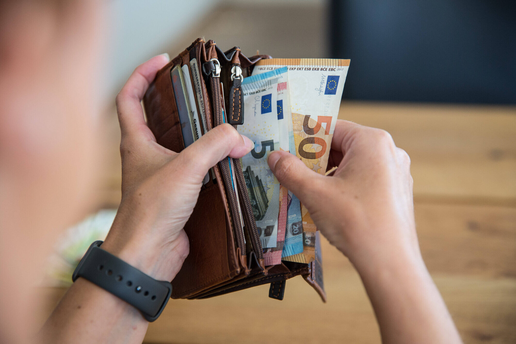 Deputāti konceptuāli atbalsta izmaiņas par virsstundu darba apmaksu