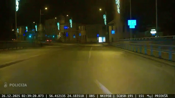 VIDEO: policija Bauskā aptur “lidotāju” ar BMW