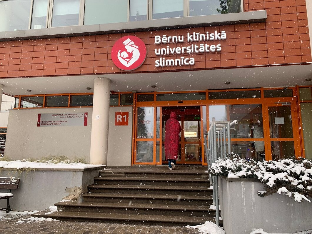 Iespējamas mediķa vainas dēļ Bērnu slimnīcā miris bērns