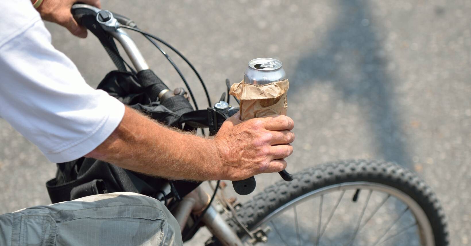 Iecavā noķer velobraucēju 2,38 promiļu reibumā