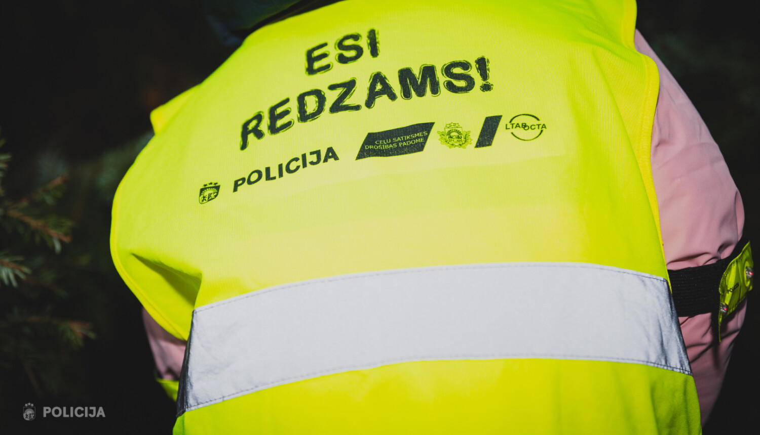 Valsts policija aicina ievērot drošību diennakts tumšajā laikā