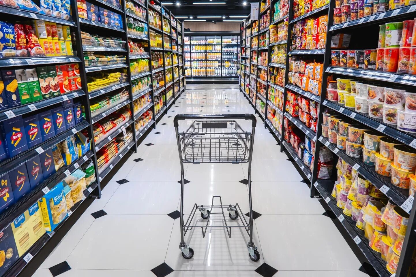 Paplašinās zemo cenu produktu grozu un stiprinās vietējās produkcijas popularizēšanu